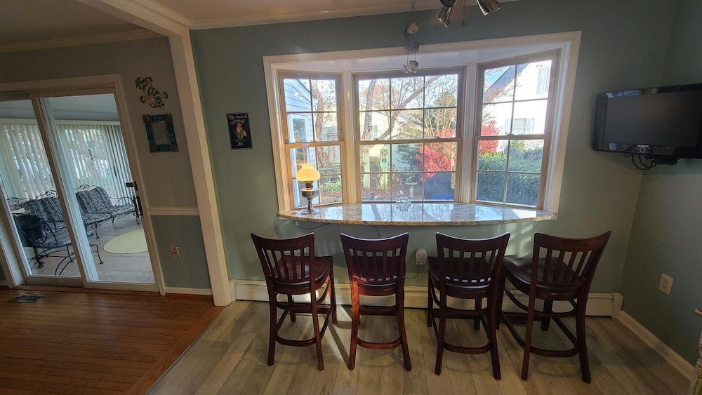 Laurel Street 323