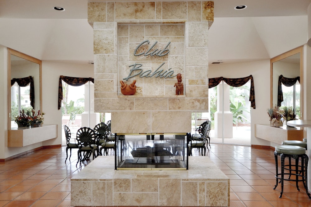 Bahia Vista 17-881 by Distinctive Beach Rentals
