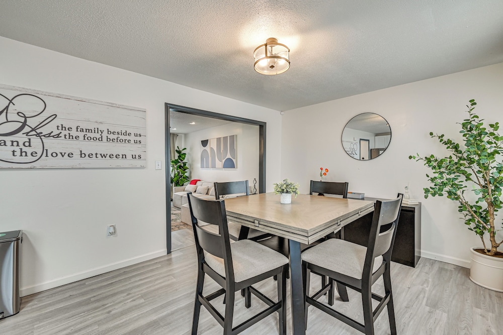 Townhome 1 Mi to Colt Park & Industrial District!