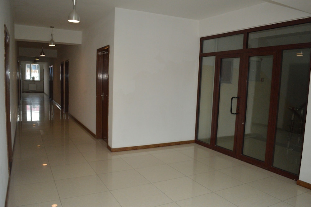 Land Hotel