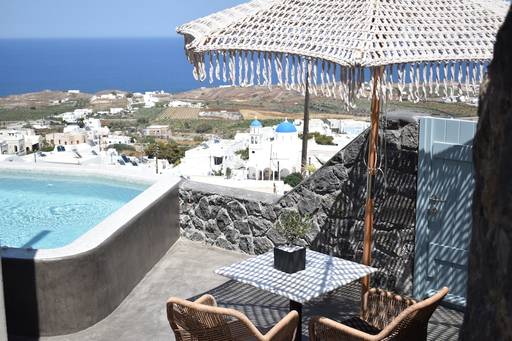 Panthea Suite Santorini