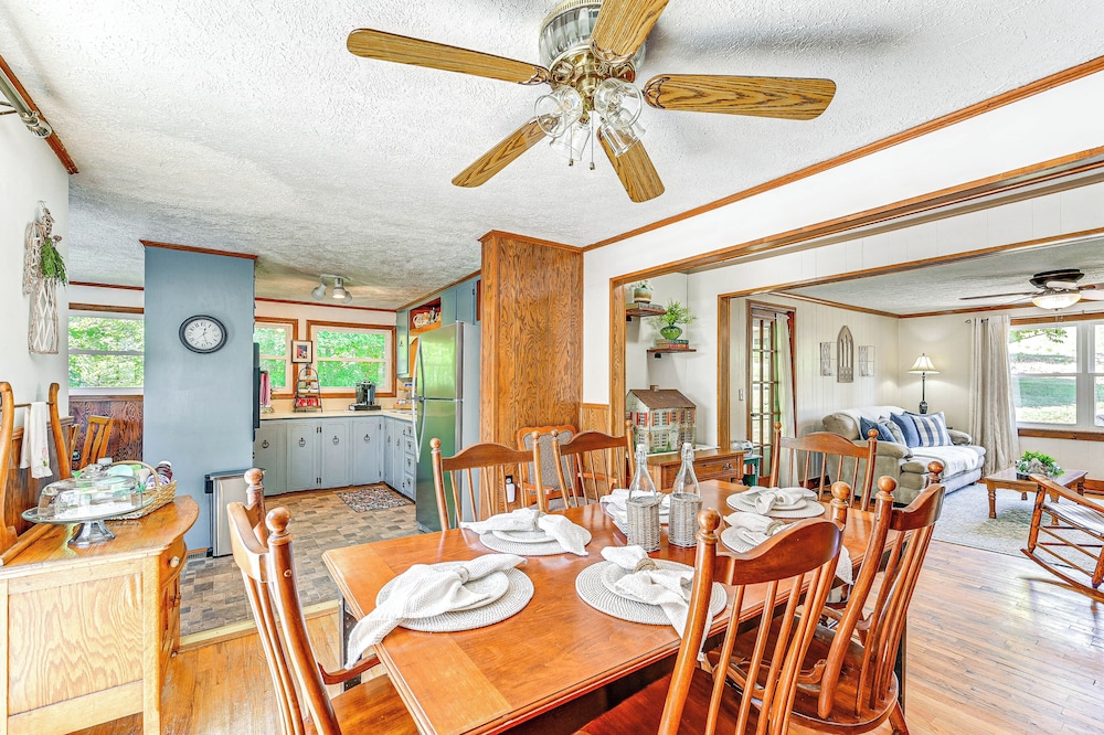 Family Fancy Gap Cottage w/ Deck - Pets Welcome! view 4