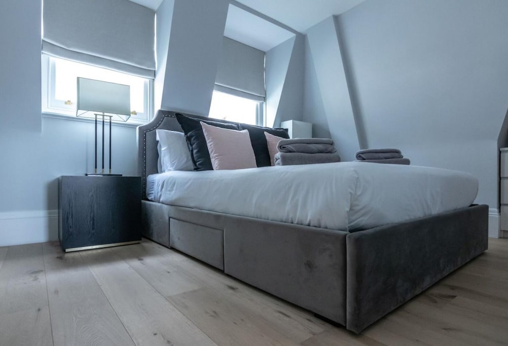 Royal Kensington Penthouse IX- 3 bed