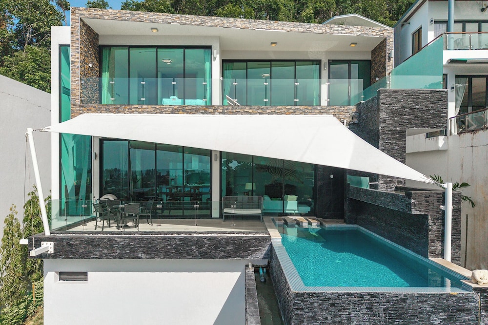 4BRHilltop Villa Pool Views Jacuzzi V203