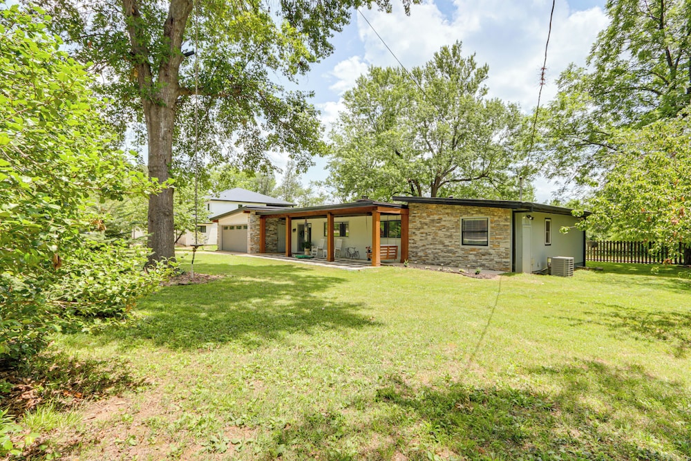 Walk to Lake Fayetteville: Family Retreat w/ Deck