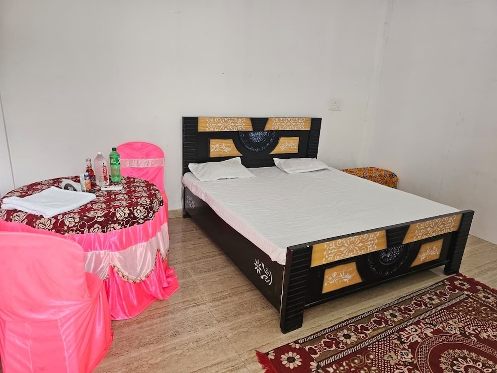 Lama Hotel Barabar