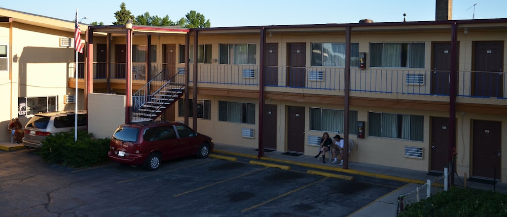 Hotel Village Inn - Image 1