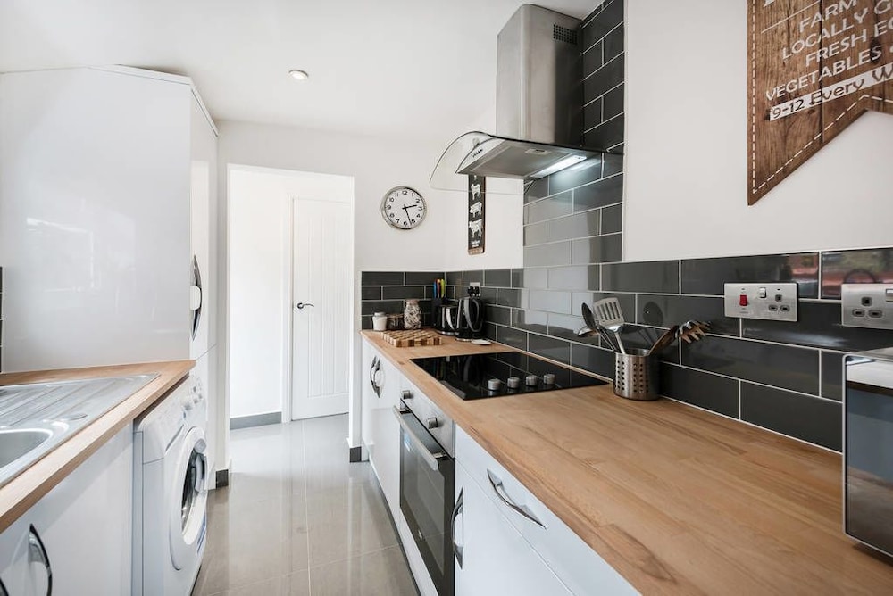 Cambridge House Luton - Inhabit Short Stays