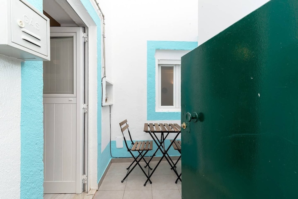 Urban &Trendy Duplex close to Lx Factory view 2