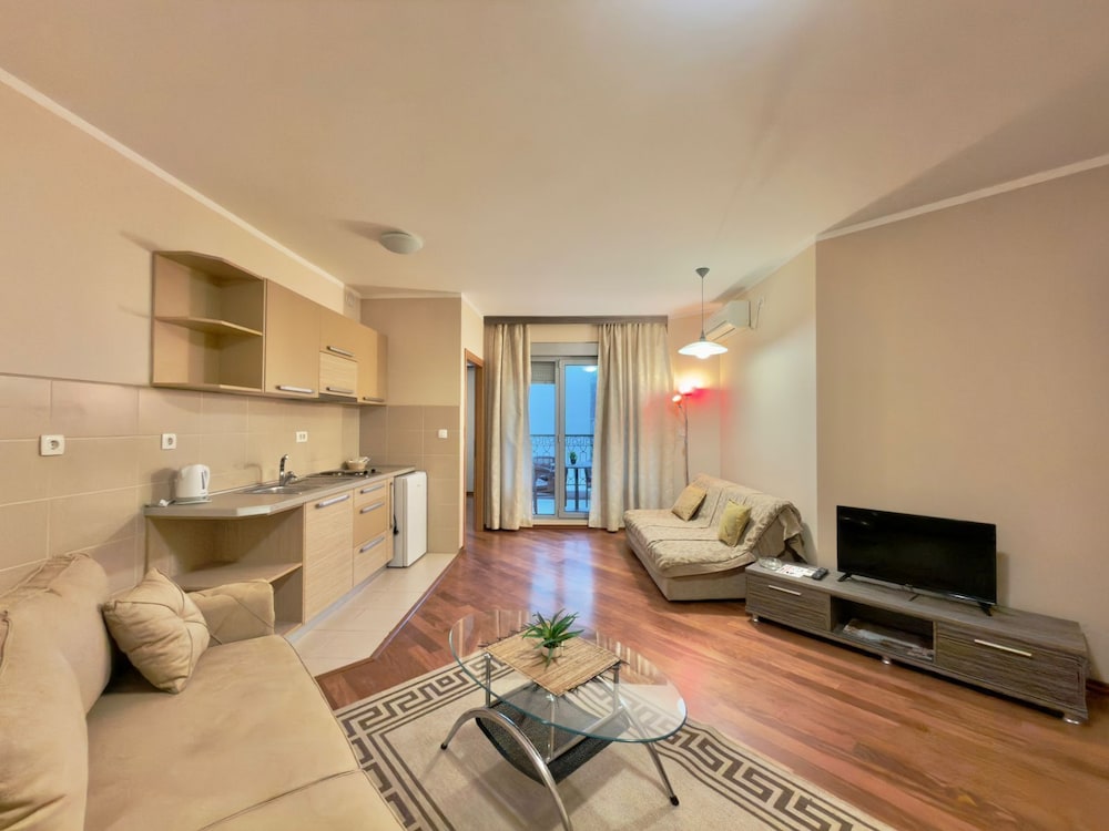 Beachfront Apartments Oaza 2