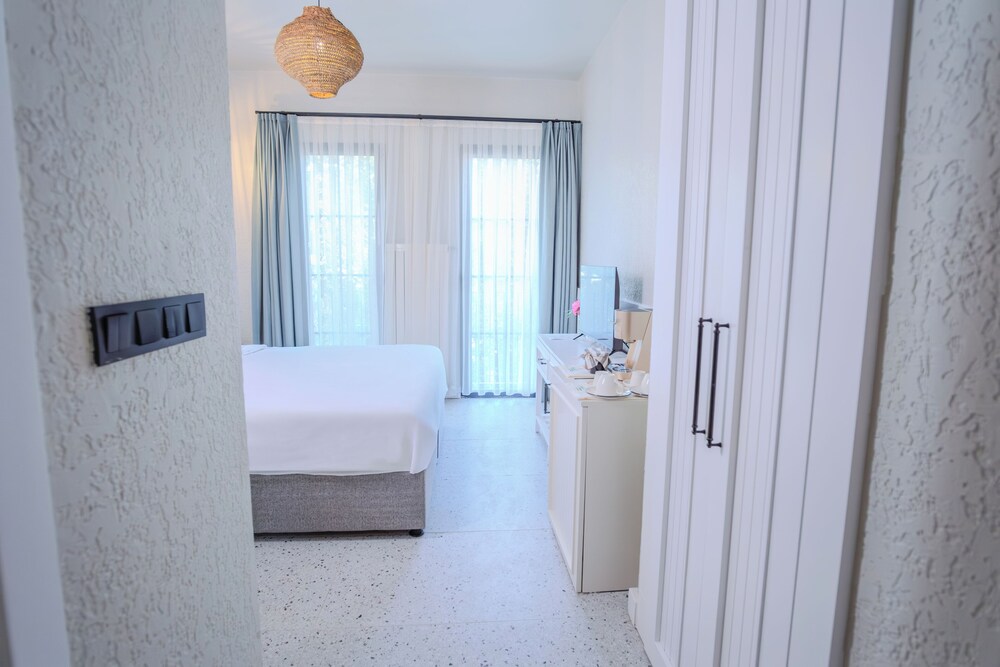 In One Bitez Hotel