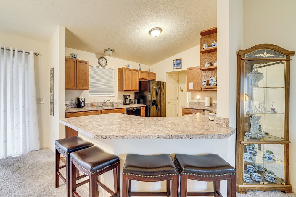 1 Mi to Spanish Springs Square: The Villages Home!