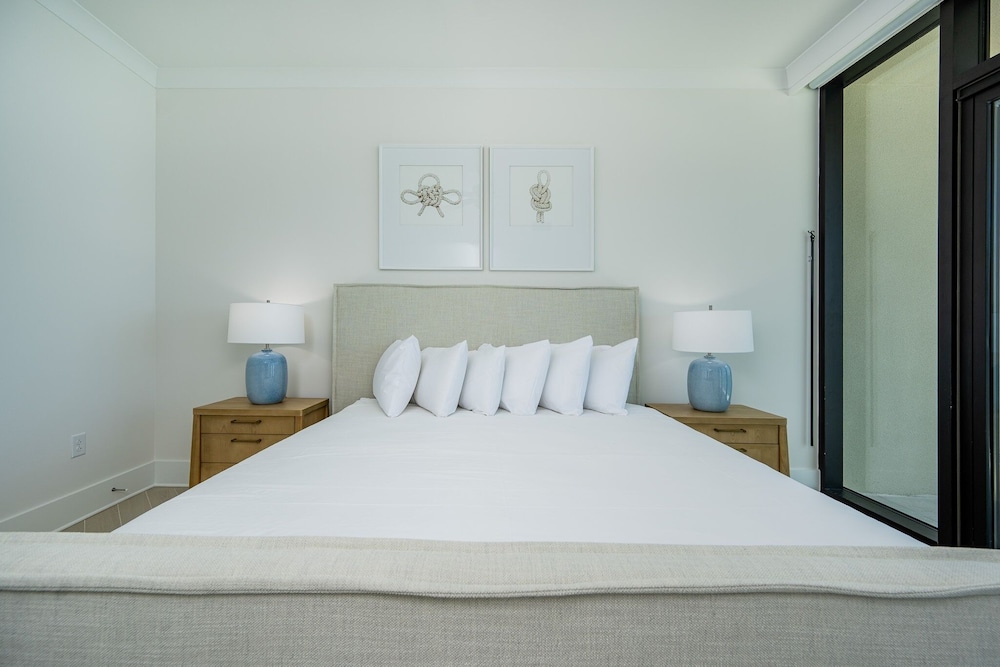 Phoenix Gulf Shores Ii 1702 3 Bedroom Condo
