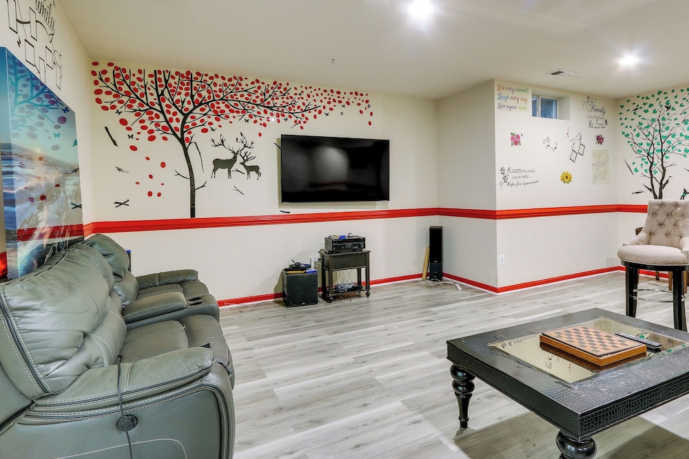 Clarksburg Getaway Near DC + Baltimore Sights!