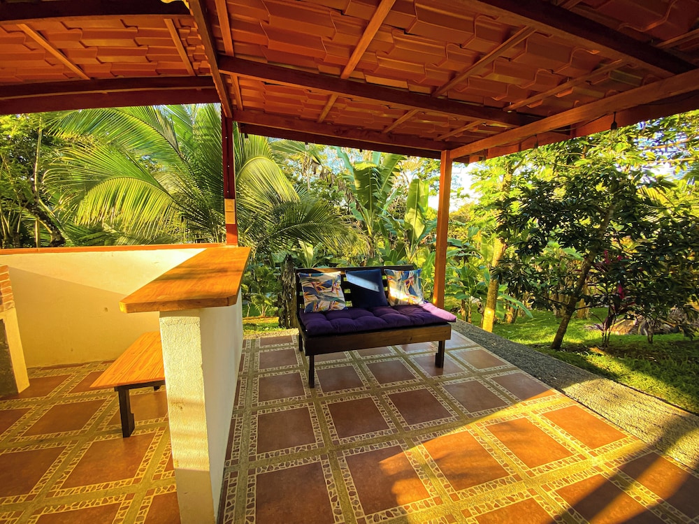 Yakari Grei Bungalows
