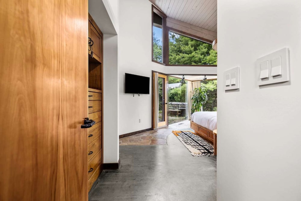 Belltop Architectural Wonder on Private Mountain