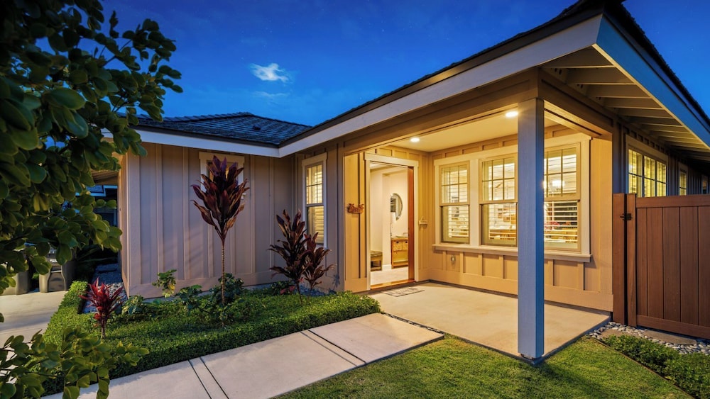 Private Yard and Outdoor Area - AC & Shared Pool - Golf Views - Vrkcv