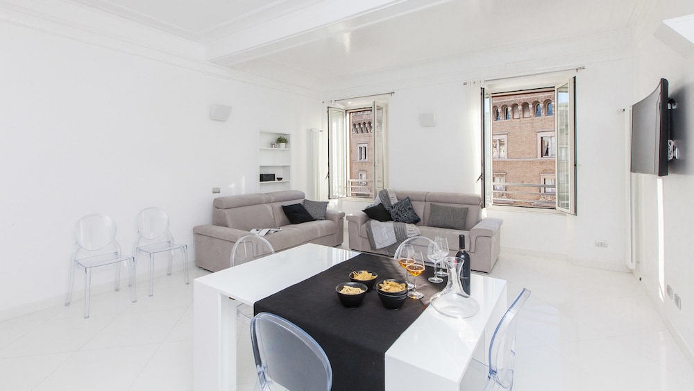 Rental In Rome Piazza Venezia View Luxury Apartments