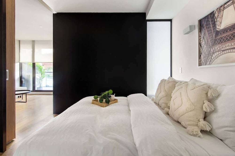 Modern & Cozy 2BR Apartment Close to Melbourne Uni