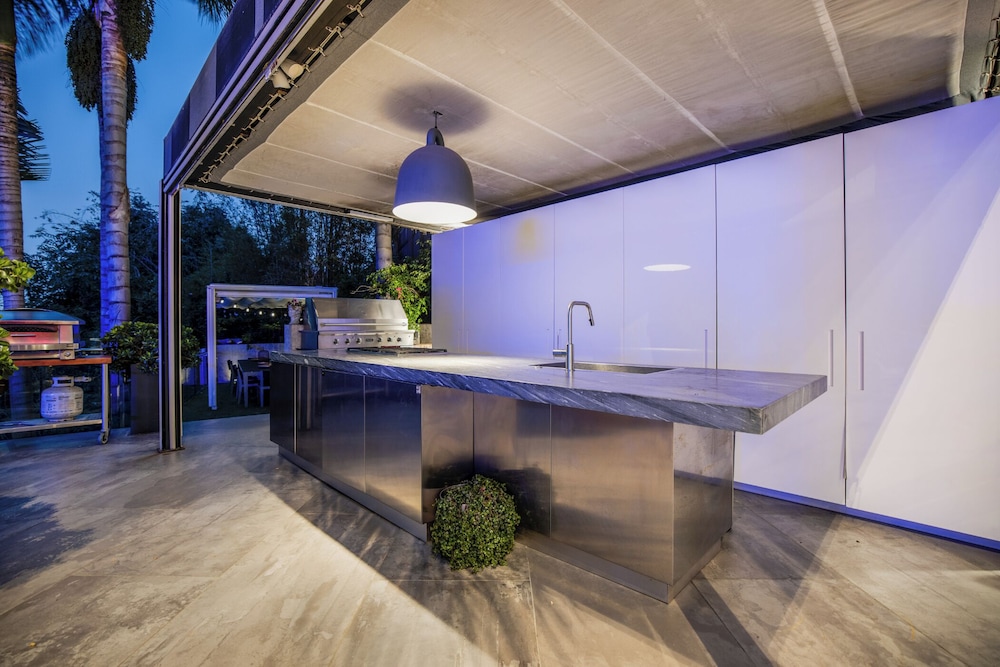 Villa Kaleida - Sleek Modern Sunset Villa With Eclectic Style & Infinity Pool