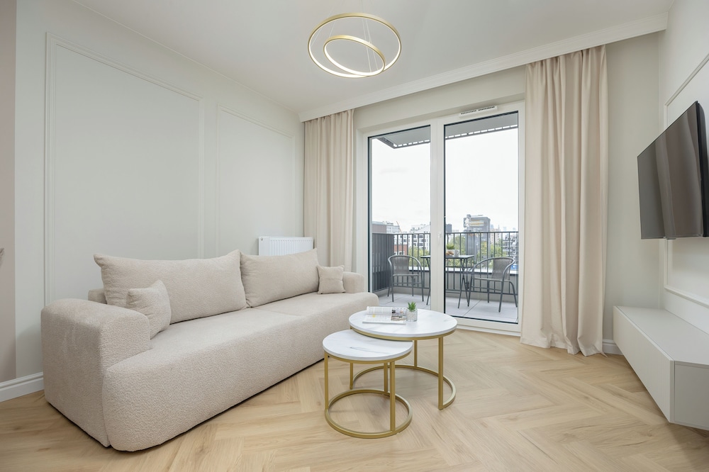 Żupnicza Apartment Warsaw by Renters view 2