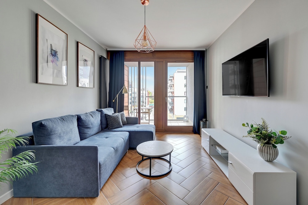 Aura - Riverside & Parking by Downtown Apartments