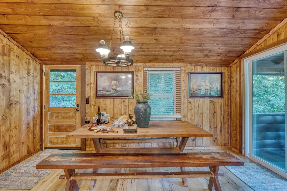 Riverwood Gatlinburg/pigeon Forge Cabin w/ River Views