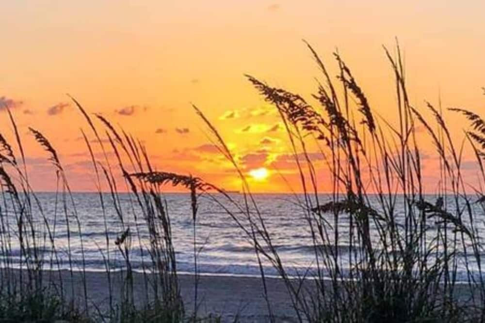 Titusville Vacations - Atrium Condo Deluxe - Sleeps 4 Guests At105 - Property Image 1