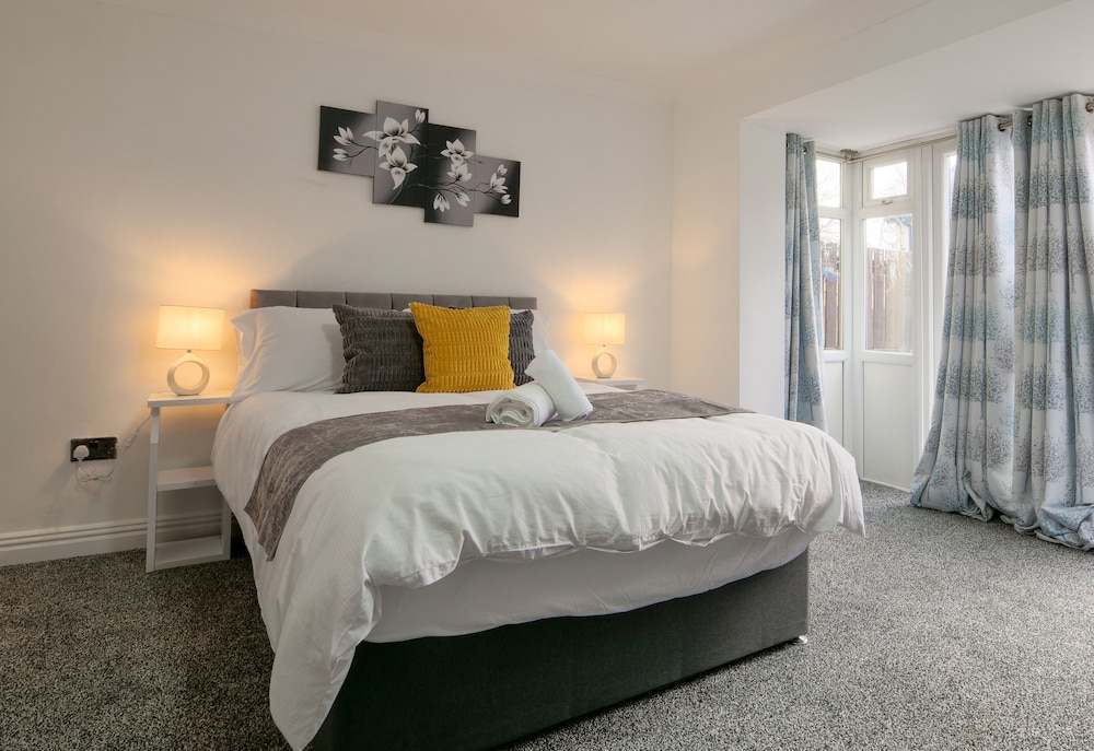 Spacious 5B Sunderland Home For Groups & Families