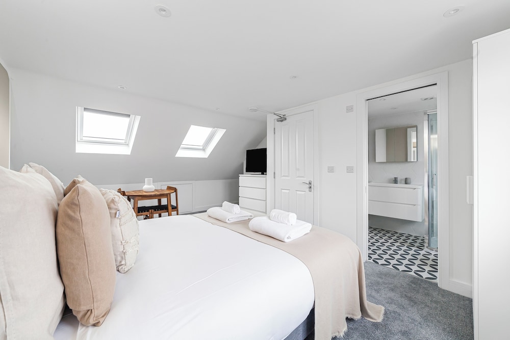 Spacious Room In Morden