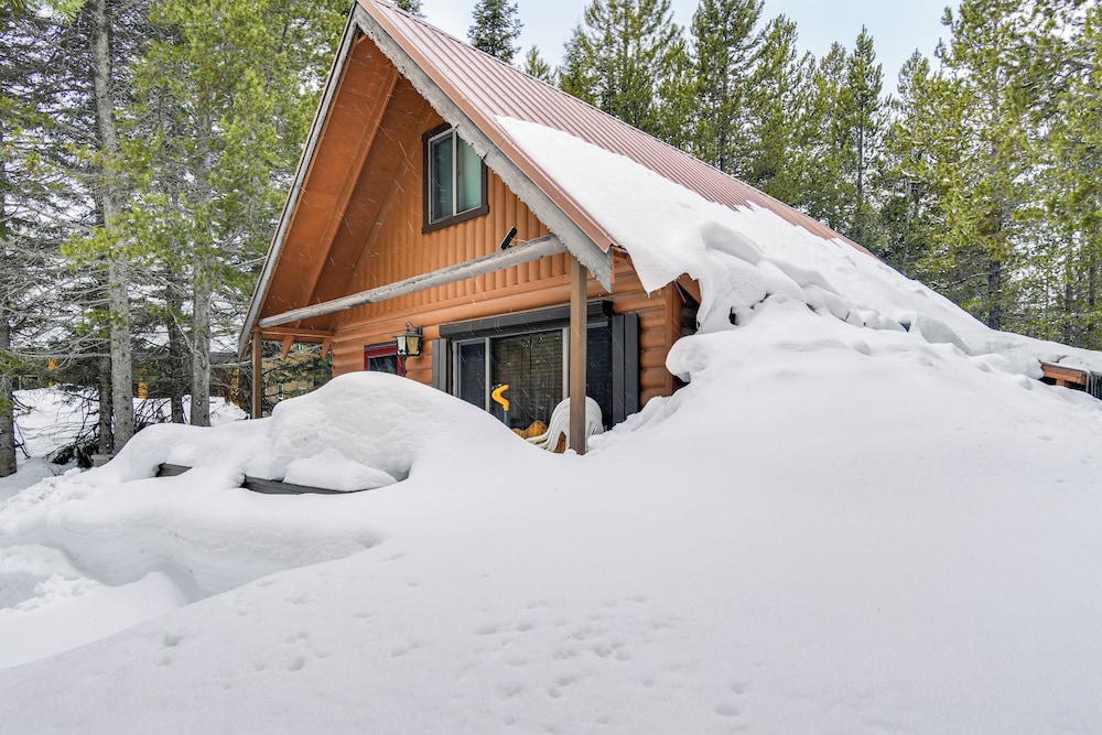 Island Park Cabin Getaway < 24 Mi to Yellowstone! view 3