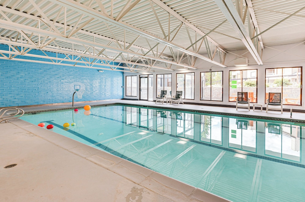 2 Mi to Winter Park Slopes: Mtn-view Condo!