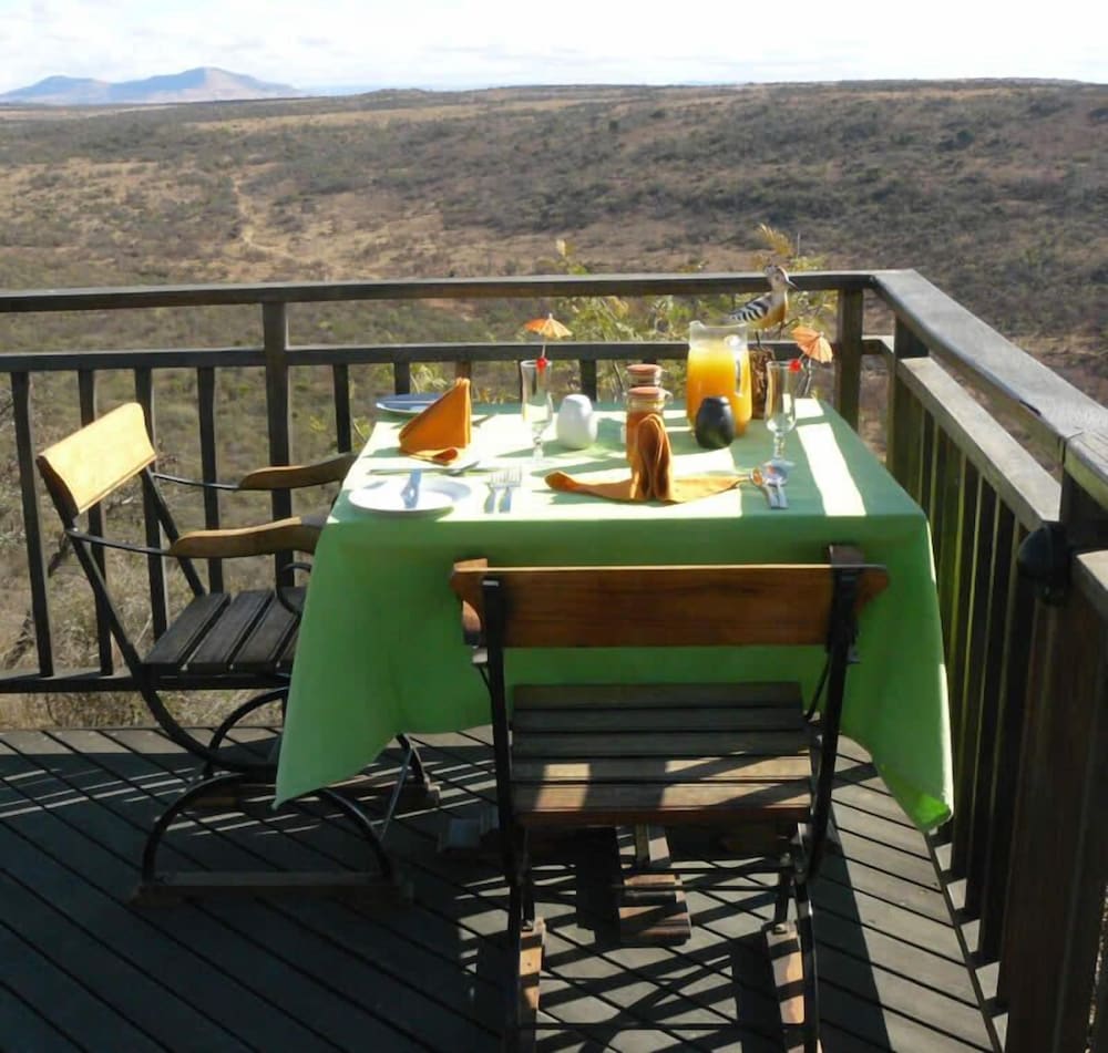 Hotel Umzolozolo Private Safari Lodge - Image 1