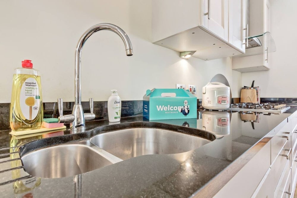 Stylish and Bright 3 Bedroom Duplex in North London
