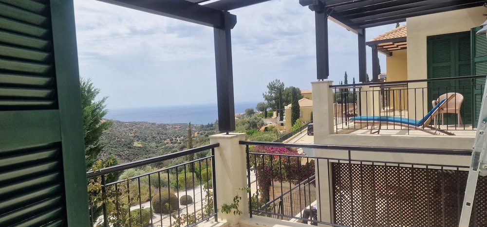 J1 Holiday House Adjacent to Aphrodite Hills
