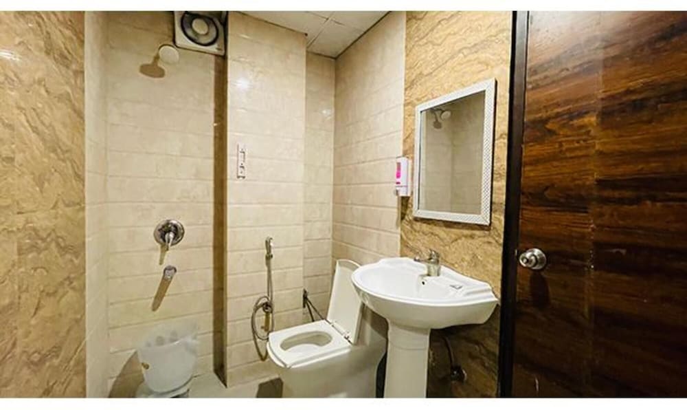 Hotel HSP Suites - Near IGI Airport - New Delhi
