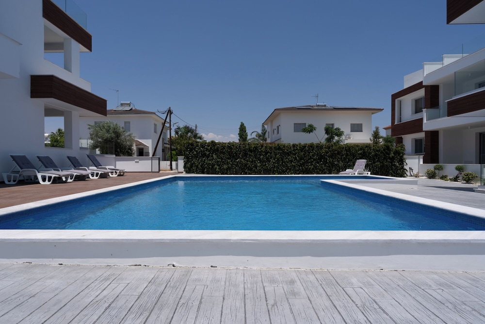 Harmonia 2-BR Apt W Pool in Livadia