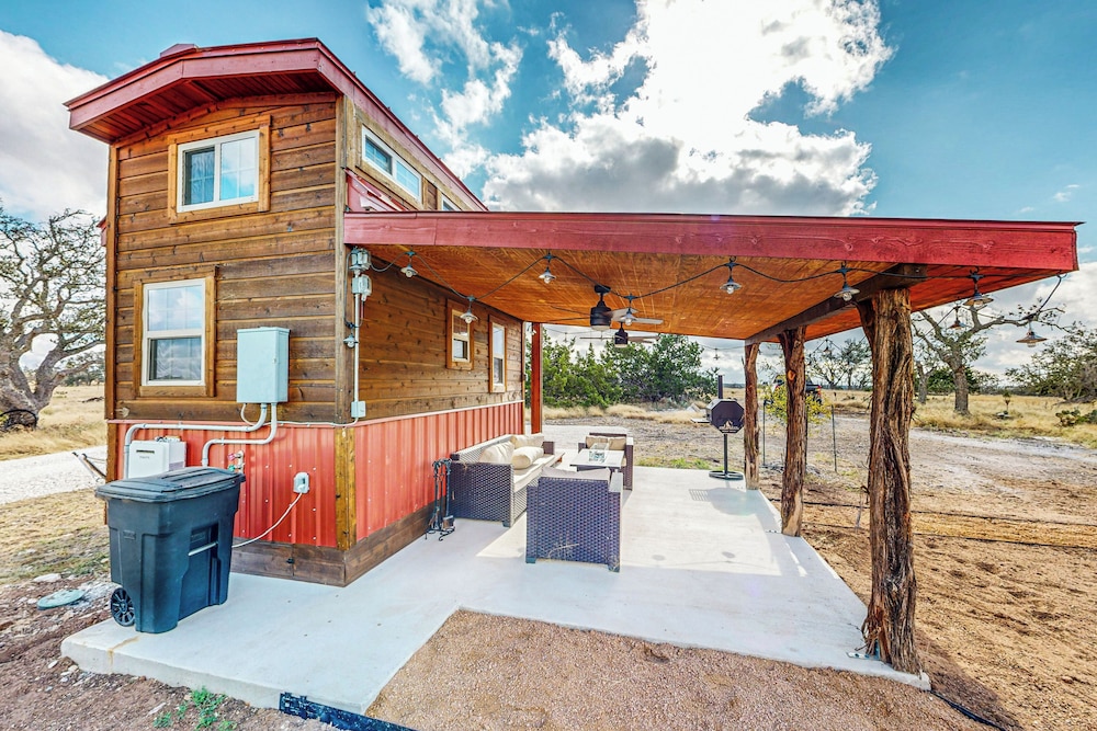 Charming Studio Cabin on the Ranch
