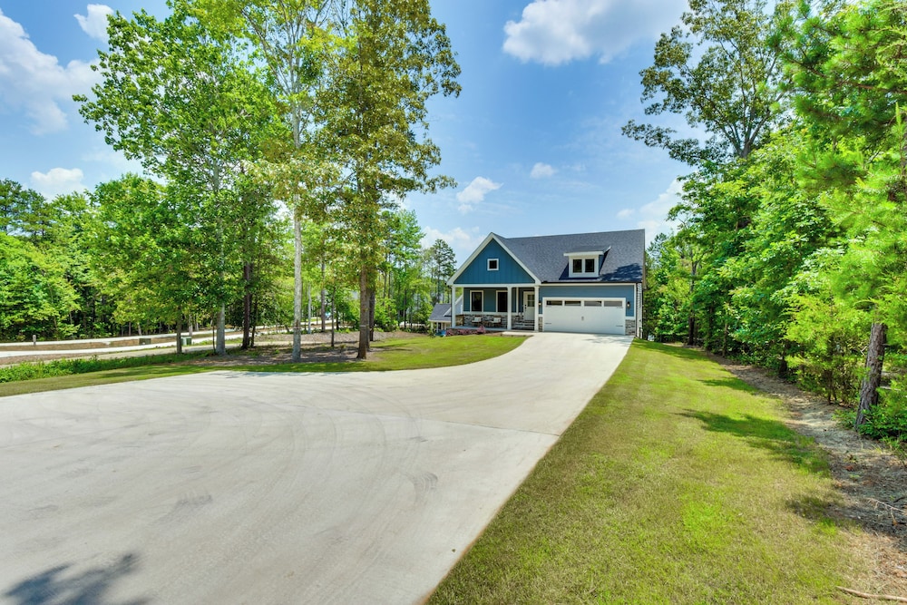 Boat Dock + Lake Hartwell Access: Family Getaway!