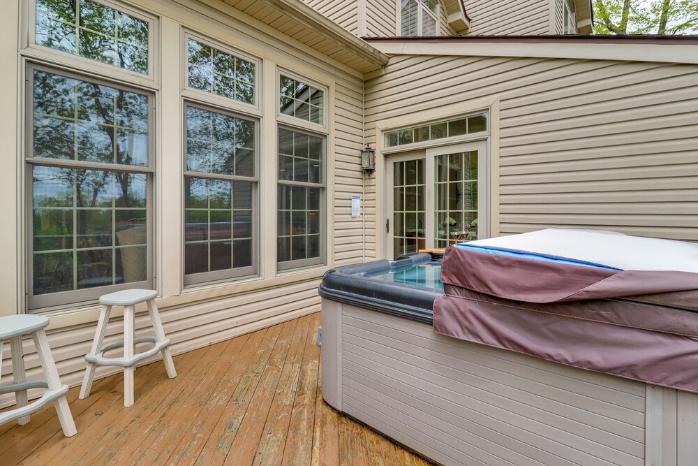 Beach Access & Hot Tub: Retreat in Lake Harmony!