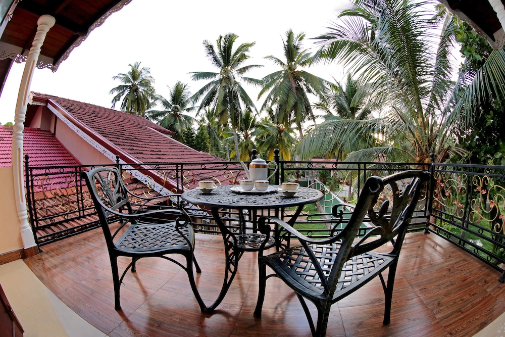 Airport Square Villa