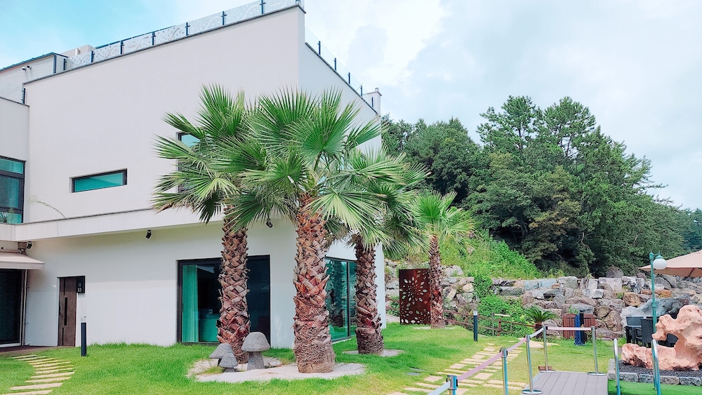 Namhae Orosy Bada Pool Villa & Pension