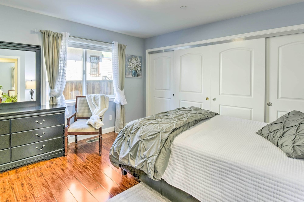 Sunny Oakland Retreat w/ Patio & Cute Garden!