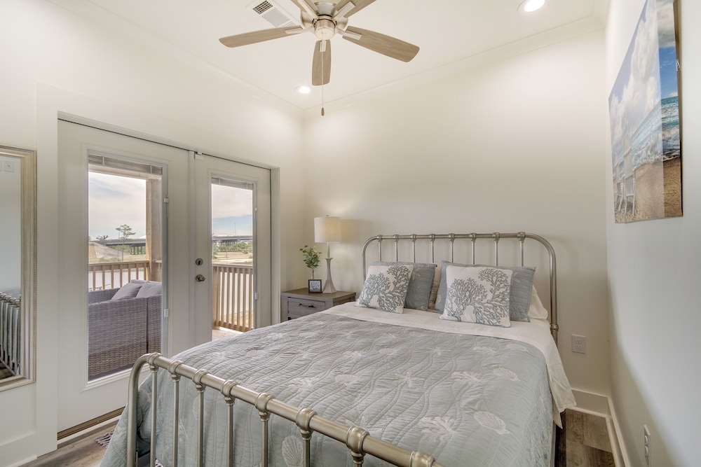Waterfront Pass Christian Paradise: 1 Mi to Beach view 2