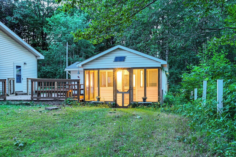 Secluded East Tawas Cabin w/ Private Beach Access! view 3