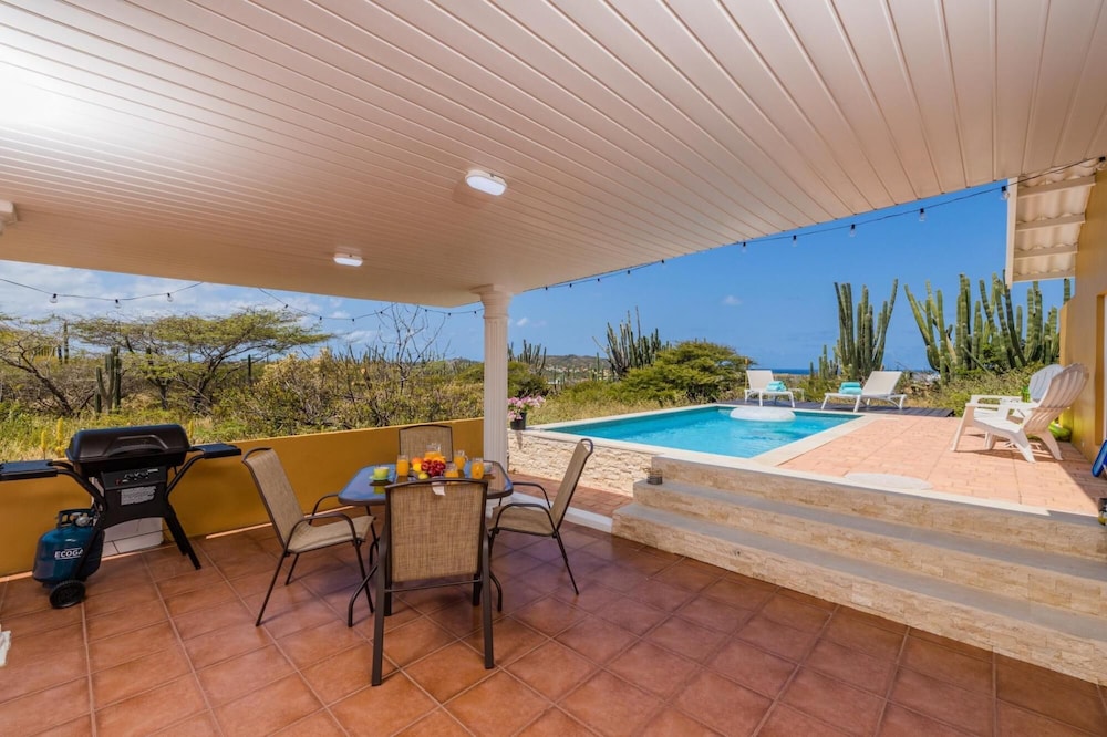 3BR Filled by Nature w Private Pool Ocean View