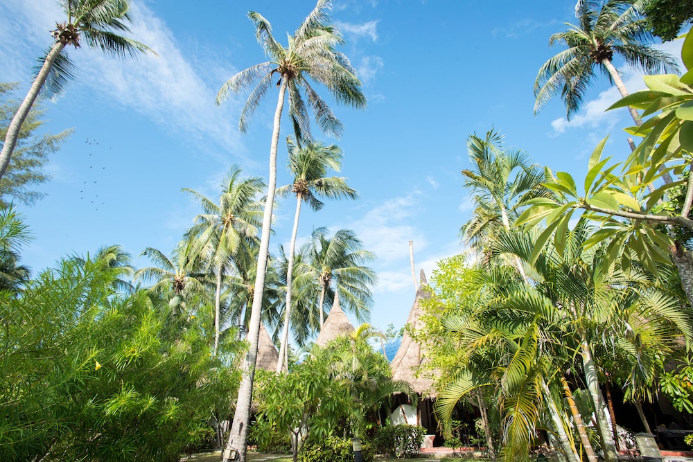 B52 Beach Resort