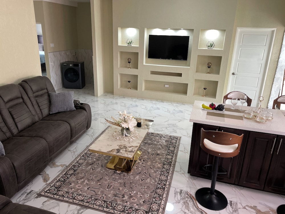 360 Rokview Suites