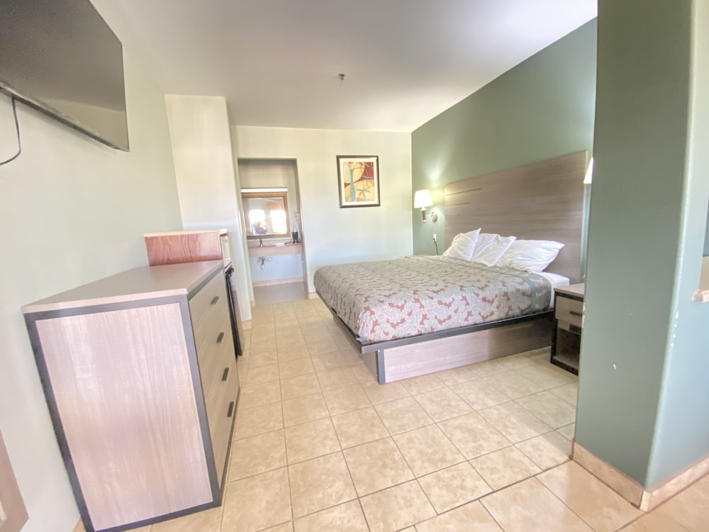 Weslaco Inn by Capital O Near Mercedes view 2
