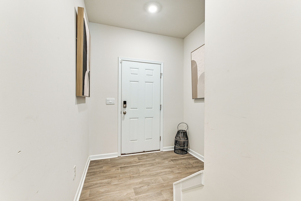 7 Mi to Uptown - Pet-friendly 2-story Townhome!